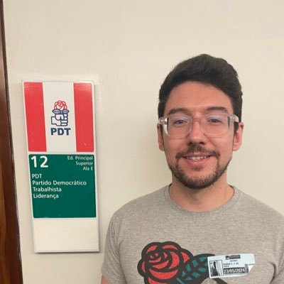Servidor público, mestre em Direito do Estado UFPR Secretário-Geral do PDT Curitiba