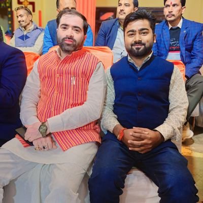 ज्ञान मे ब्राह्मण, रणभूमि मे क्षत्रिय, व्यवस्था मे वैश्य, सेवा करने मे शुद्र हूँ- अतः मै हिंदू हूँ..!!✌
राजनीतिक प्रष्ठभूमि- प्रेरक+सलाहकार🙏