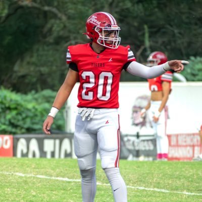 Tightend/wide receiver @ West Blocton high school || #20 || 6’1 || 182 Lbs || c/o 25🎓 || GPA 3.7