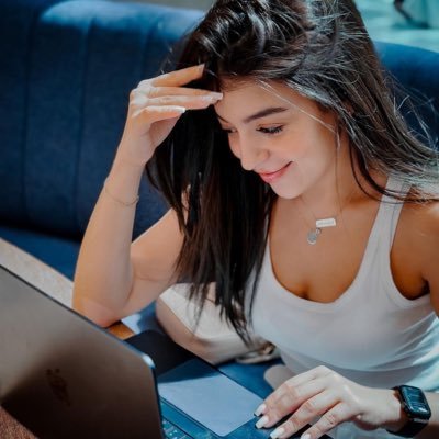 Sr Growth Manager #crypto #cryptocurrency #blockchain #crypto-girl #trading #tokens #bitcoin