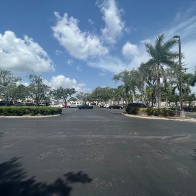 lowkeyesy's profile picture. 