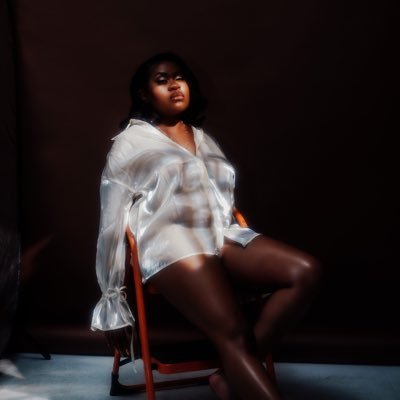 Singer|Songwriter|Producer |Full-time Artist |Part-time clown to semi-cute boys|🕯5x Grammy winner|the semi-cute boys inspire my songs, tap the link to listen💕