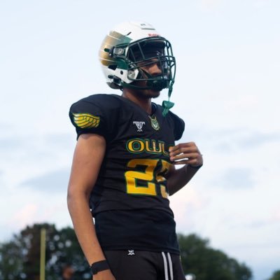 RB/DE/OLB || 6’0, 187LBS || 11.84c 100m dash ||Dundalk HS 27’ 3.0 GPA MD Home phone +1(667)380-3382 Darrylhope10252008@gmail.com
