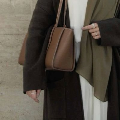 كُن اللُّطف اينما حللت، فـ خير القلوب احنّها🤎.