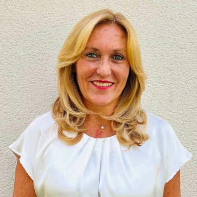 Madre, Maestra de música y Concejal de Educación y Música en Almoradí. Mejorar la educación mejora el mundo. Con Música, mucho mejor. Te apetece acompañarme?