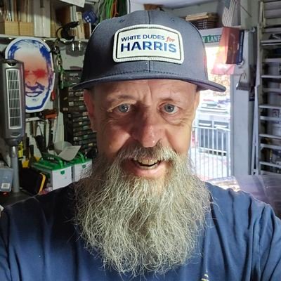 Douglas Wren, I'm the 🩷💙❤️guy. I sell #USMHaller and #Konektra, and furniture of the 1950s, 1960s.