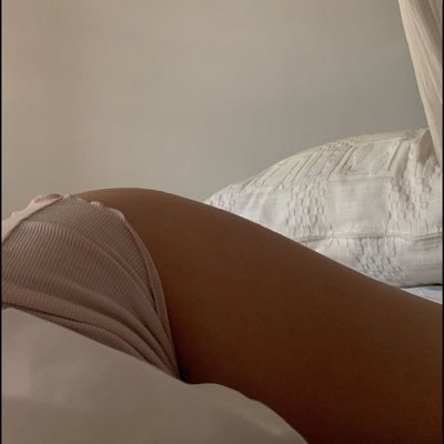 melaniekyi's profile picture. je t’attends sur mon privé bébé, on va bien s’amuser…💋 ⬇️