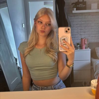 blossomdimambr0's profile picture. 19🤍