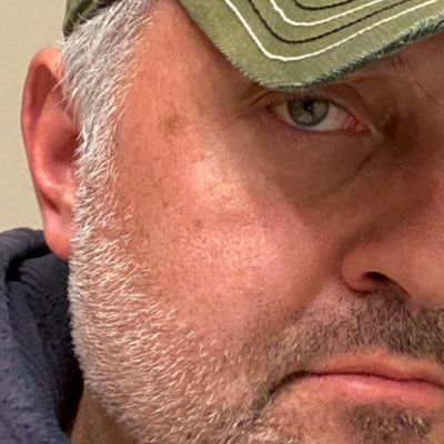 antkneeL's profile picture. 