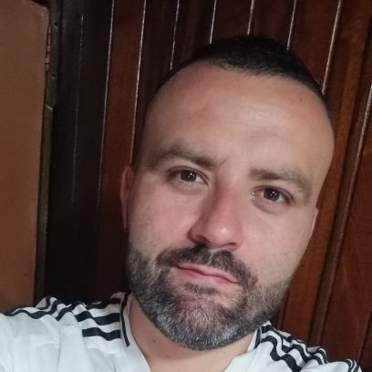 Orgullosamente Tico, aficionado de la lucha libre y fiel seguidor del Club Sport Herediano de Costa Rica y el Real Madrid de España