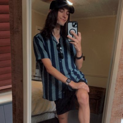 Libra♎️ Socialist🤛🏼⚒️ DumpTrump ❌ #AOC2028💯 24 YO🤯 Avid consumer of movies and reality TV🤪 Pretty political💁🏻 🔞🔞🔞