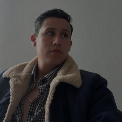 Relindo, carismático, gracioso, ocurrente, divino, tierno, fachero, inteligente, valiente, divertido,romántico, sabroso, empático, buen amante , soy un tipazo