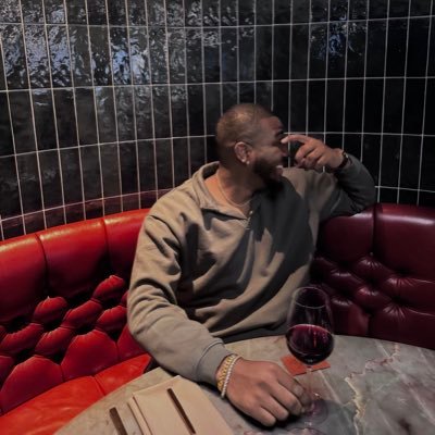 TAYO___'s profile picture. love yours