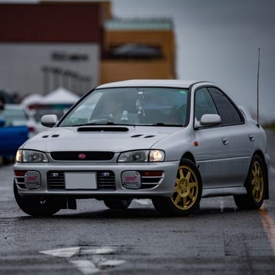 インプレッサスポーツワゴン(GG2)➡インプレッサWRX STI versionⅣ(GC8)
大切に乗ってます