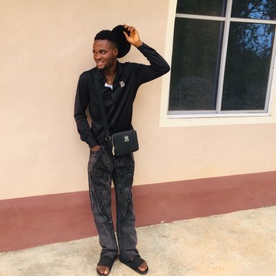 Professional fashion designer🧵🪡•••Never been a quitter🥹, Always been a winner 🏆… Successor of Juice_wrld🕊️…Manchester United fans……..