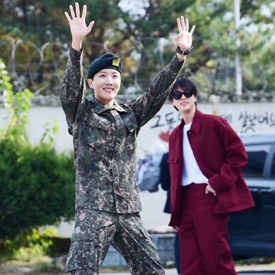 nigeriabtsarmys's profile picture. we are bts armys living in Nigeria
ot7💜
방탄 소년단💜
send us a dm for sponsorship and promotions🤗
nigeriabtsarmys@gmail.com