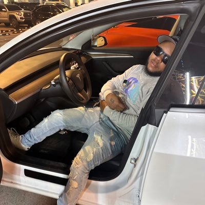 I let my fucking account delete so now I gotta brand new twitter 🥲 just follow. we gone have fun on this mf.