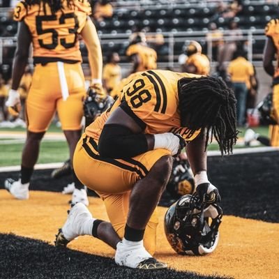 ht|6'2| wt|280| DL
1st team NJCAA All-American
business inquiries @kdouglasthemen1