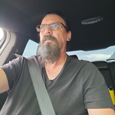 caring and loving daddy Personal Ageing Coach.Traveller Philanthropist 💰 ✨ inbox me if you need any financial assistance