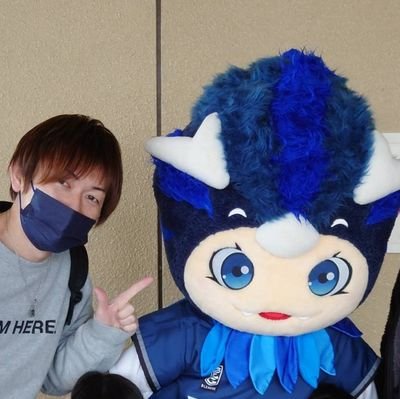 ide_akinari's profile picture. 長崎県佐世保市からV・ファーレン長崎＆長崎ヴェルカを応援してます！

サッカー＆バスケ関連を中心に日常についてポストしています。
(時々消すことも)
ちなみにレモン味にハマり中🍋
突然フォローさせて頂くことがあります。
皆さん気軽にからんで下さい😄
#ねこ様との暮らし #ハリネズミとの暮らし
