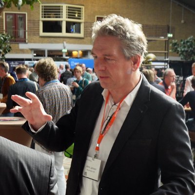 IT, Security, FC Twente, Films, Wandelen,Fietsen, Wijntje, ik tweet uit eigen naam. Ik leef nu nog