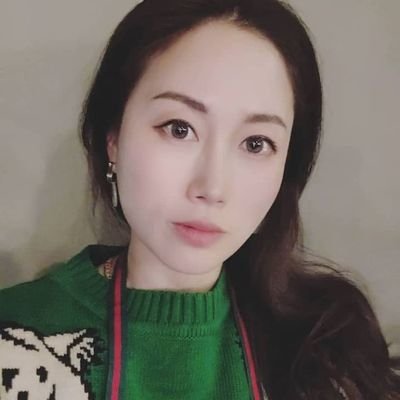 JungMia386355's profile picture. 