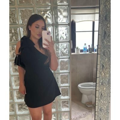 karmanjade21's profile picture. instagram• karman.taylor