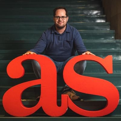 Periodista en la sección del Real Madrid de @diarioas.
Ratos libres sigo a @CFTalavera_, @UnionAdarve y @FS_Talavera.
También en @TalaveraStats y @DeLaRiva_M.
