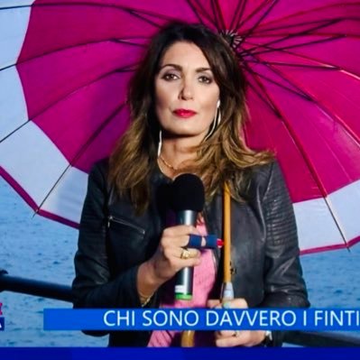 Napoletana. Innamorata delle parole e delle immagini. @RaiUno è la mia seconda casa. La famiglia è un bene supremo.