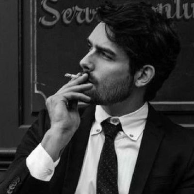 لقد زهدت بكل شخص لا يضع هو لنفسه قيمه فمن لا يضع لنفسه قيمه لا يمكنك أن تصنع له قيمه ففاقد الشي لا يعطيه 🙂🙂
