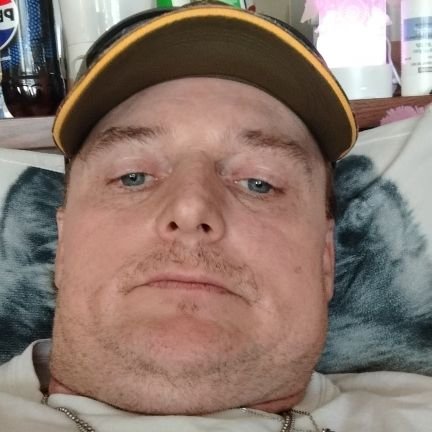 I am not looking for a single female to hit on me at all or think I'm rich