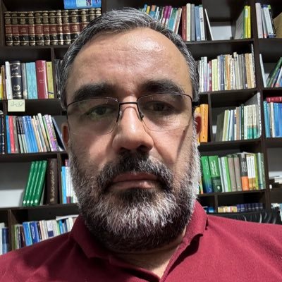 پژوهشگر، استادیار دانشگاه، وکیل پایه یک دادگستری