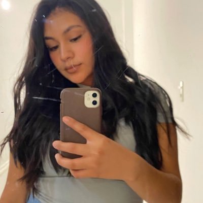 Yunuen Hernández ⚡ Live a little