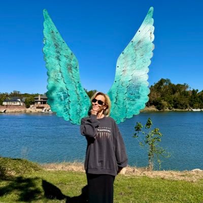🌻Tahoe raised, CA native transplanted to GA. Save the BEES! 🐝 ‘Some of the most beautiful things we have in life come from our mistakes.’ ~ Sergio Bell