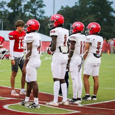 Clinch county High School 27’ | S/OLB/WR/| 6’4 210lbs | 4.5 40 | #1| email: Travis.miller911@icloud.com| #912-520-1199