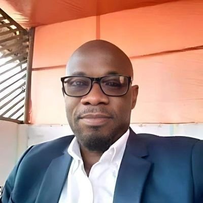 homme d'affaires
consultant minier(gold consulting business)