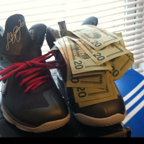 yungicey500's profile picture. basketball,footall,jerking,COOLIN IT ,GETTin HiGh as a MF