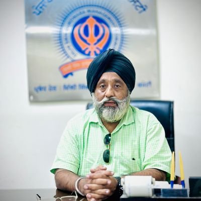 ਭਾਸ਼ਾ ਰੂਹ ਦਾ ਖੂਨ ਹੈ ਜਿਸ ਵਿੱਚ ਵਿਚਾਰ ਚੱਲਦੇ ਹਨ ਅਤੇ ਜਿਸ ਵਿੱਚੋਂ ਉਹ ਉੱਗਦੇ ਹਨ।
Language is the blood of the soul into which thoughts run and out of which they grow.