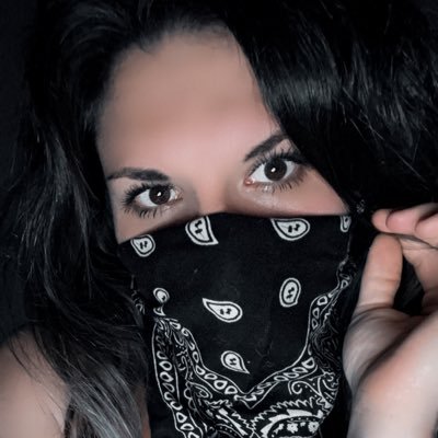 just an average girl 28 living a crazy life🤪 love sharing content 😈dm is always open, just suck at responding 🥴 Don’t forget to check the link out below👇😉