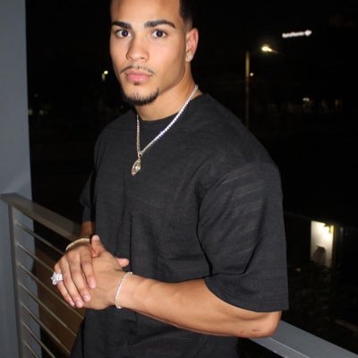 yourboygl's profile picture. 👻🦅