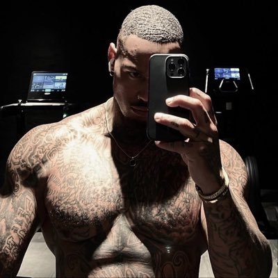 dstv6667's profile picture. 