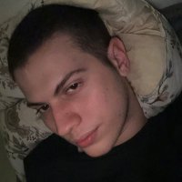 just me (@arieljrm) 's Twitter Profile