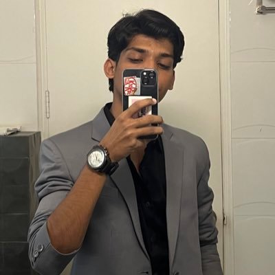 shreyashhhhhhh's profile picture. Poet, Storyteller, Social media manager, hopeless romantic, writer, giver, people please… narcissist 🎀