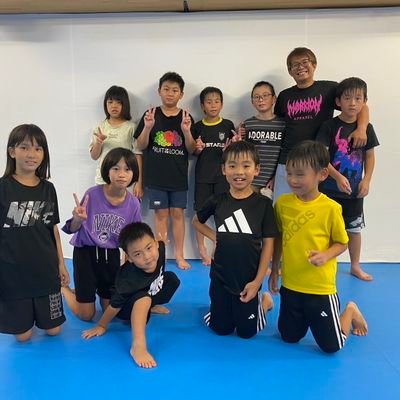 hides_hanabara's profile picture. 鳥取県倉吉市にあるヒデズワークアウトジムのスタッフです！

タイムスケジュール

月、水  柔術クラス
１９時～

火、金、土  キッククラス
１９時～

月、火、水、金、土は２０時〜２１時半までオープンマット

キッズクラス　不定期
１７時４５分～１８時４５分