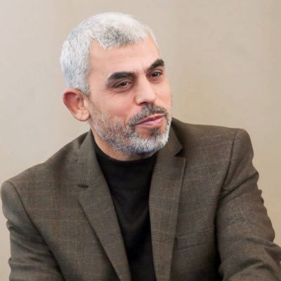 أمنيتي الوحيدة في الدنيا أن أصلي في المسجد الاقصى ،وان القى الله شهيدا من ارض الرباط غزة …تحية لسورية وثورتها ورجالها ستغيرون الكثير في اوطاننا المنكوبة@