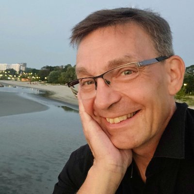 Structured Vibe Coder, AI-Driven Power Platform Consultant, Salsa dancer 😀