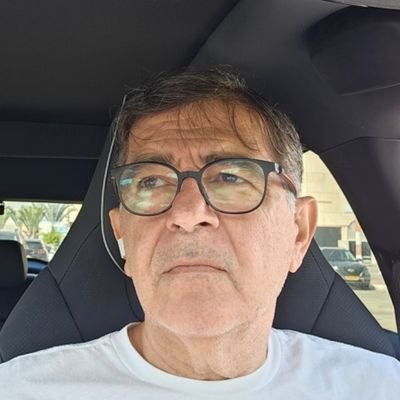 אבא וסבא. פטריוט ציוני. סולד ממושחתים ומתנגד חריף להפיכה המשטרית.
על שלושה דברים צריך לעמוד:
חוקה.
הפרדת רשויות.
הפרדת דת מהמדינה.
⚽אוהד הפועל באר שבע🐫וברסה.