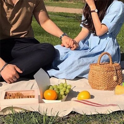 _duemilavolte_'s profile picture. currently daydreaming