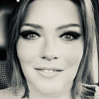 oliviastone177's profile picture. whose coat is that jacket?