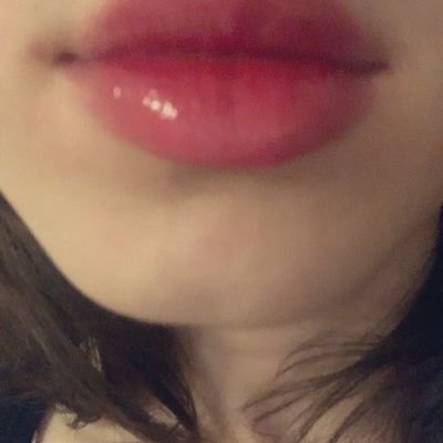 محتاجة أحد يعرف وجعي ويعالجني الي يعرف يحط متابعه ولايك وتعال خاص